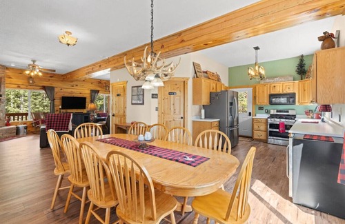 Meadow View Heights Cabina | Antler Ridge Retreat