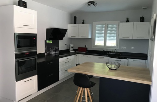 Proissans Casa | Casa nueva toda comodidad con piscina climatizada.