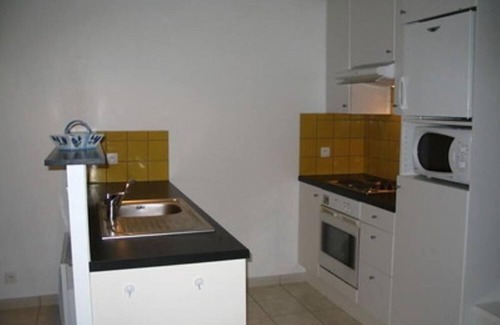 Uzer Casa | Nueva casa toda comodidad en pueblo tranquilo con vistas a la montaña cercana.