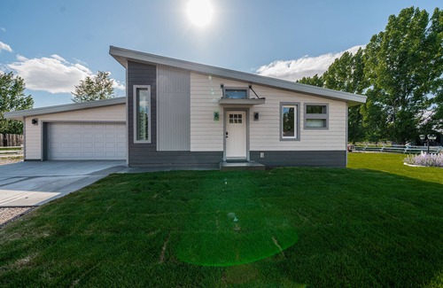 Rexburg Casa | New House located 15 mins from BYUI & Heise Hot Springs. Kelly Canyon nearby.