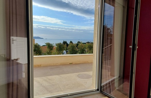 Carqueiranne Casa | New house with sea view, 5 minutes' walk from the Pradon beach.