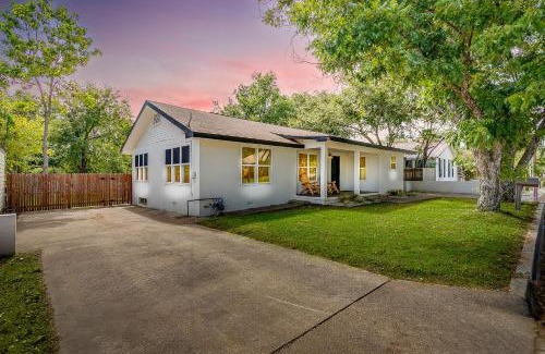 Stephenville Casa | NEW Howdy House, Walk to TSU, Gameroom & Yard