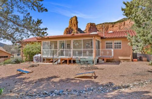 Oak Creek Casa | NEW! Huge Game Room, Hikeable, Red Rock View, Fireplace, Ping Pong, Yoga, Golf Course, Pickle Ball!