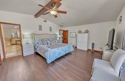 Oak Creek Casa | NEW! Huge Game Room, Hikeable, Red Rock View, Fireplace, Ping Pong, Yoga, Golf Course, Pickle Ball!