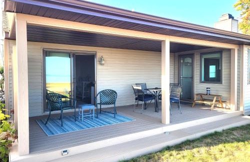 Au Gres Casa | New! Huron Paradise - Family-friendly Lakefront!