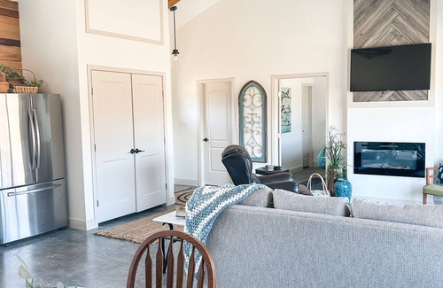 Bismarck Casa | NEW J&K's House #3 just mins from DeGray Lake!