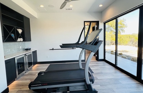 Greenshores Casa | New Lake Estate: Pickleball, Tennis, Pool on site. Great for SXSW, ACL, F1, Golf