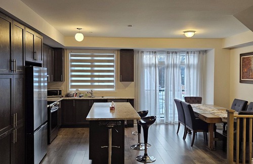 Georgian Bay Casa | New Lake Front Cottage at Muskoka 15 Min. from Mount St. Louis Ski Resort!