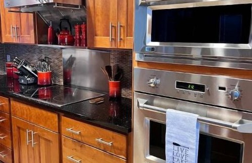 Radford Casa | NEW! Lake Front Lodge, VT & RU close