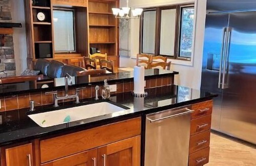 Radford Casa | NEW! Lake Front Lodge, VT & RU close