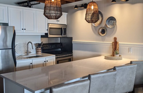 Central Okanagan Cabaña | New! Lakefront Cottage w/ private dock and 4 beds!