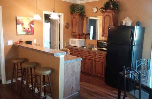 Braden River Cabaña | NEW-Lakefront /on 5 acres /near Lakewood Ranch / Pool / Pet Friendly