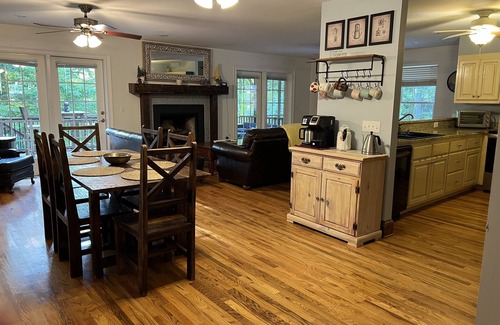 Central Casa | NEW!Lakefront retreat with huge dock, private cove. Perfect for Clemson Football