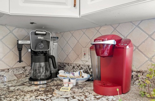 Dixieland Casa | NEW Lakeland Landing Cute Bungalow by Downtown