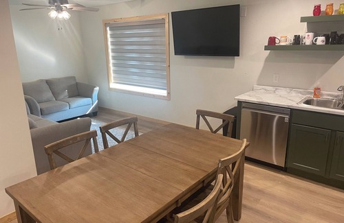 Hamlin County Apartamento | New lakeside apartment with covered parking
