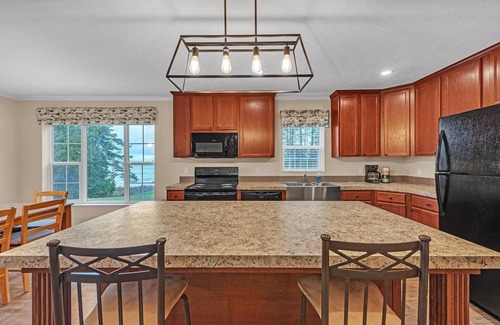 Mackinaw City Casa | NEW! Lakeside Retreat w/ Beach Access & Kayaks