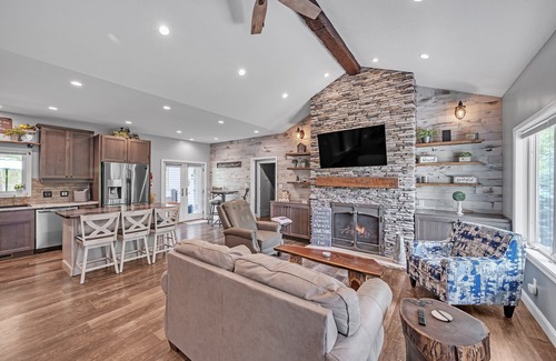 Elkhart Casa | NEW! Lakeside Retreat with Hot Tub & Game Room