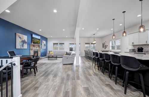 Lake Harmony Casa | New Lakeview Gateway Lake Access, Hot tub, EV Charger, Fire Pits, 10+ Parkings