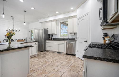 East Leroy Casa | NEW! Large Lakefront Home