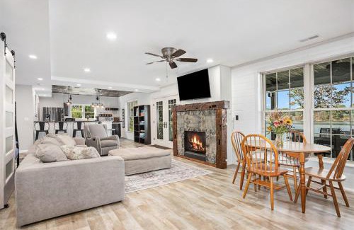 East Leroy Casa | NEW! Large Lakefront Home