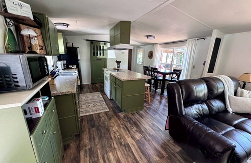 Cookson Cabina | NEW LIST - Canoe 22 is a Cozy 3-bedroom cabin w/Hot Tub with Lake views.