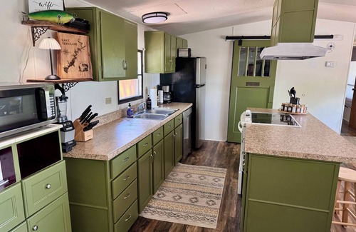 Cookson Cabina | NEW LIST - Canoe 22 is a Cozy 3-bedroom cabin w/Hot Tub with Lake views.