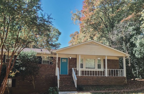 Mint Hill Casa | New Listing- 2.5 acres, spacious and newly-renovated home next to pond