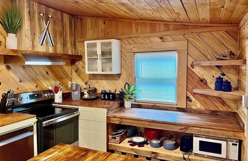 Crane Hill Cabina | “NEW LISTING” 3-bedroom beautiful lodge cabin 20min from Smith Lake Park