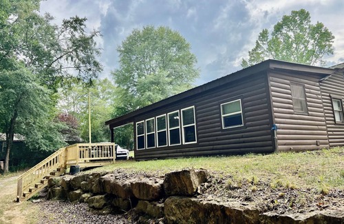 Crane Hill Cabina | “NEW LISTING” 3-bedroom beautiful lodge cabin 20min from Smith Lake Park