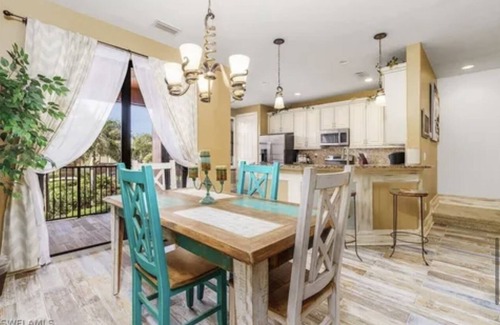 Biggar Casa | NEW LISTING! Amazing 3BR 2.5 Bath Luxury Townhome in a Paseo Quad with a Pool