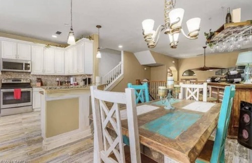 Biggar Casa | NEW LISTING! Amazing 3BR 2.5 Bath Luxury Townhome in a Paseo Quad with a Pool