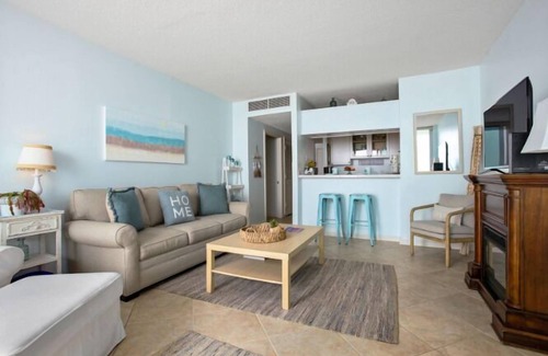 Galveston Condominio | NEW LISTING! "Beachfront Sunrise" BEACHFRONT CONDO, Fun Amenities!