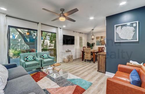 Fernandina Beach Casa | New Listing - Dog Friendly - Recently Renovated - Multi-Level Condo - Short Walk to the Beach