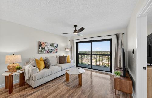 Ormond-by-the-Sea Casa | New Listing! Fully renovated with a sunset view, beachfront property with a heated pool