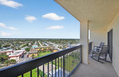 Ormond-by-the-Sea Casa | New Listing! Fully renovated with a sunset view, beachfront property with a heated pool