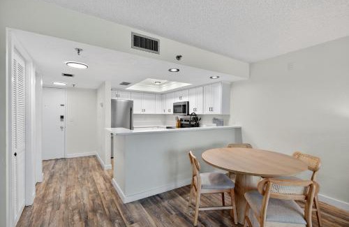 Ormond-by-the-Sea Casa | New Listing! Fully renovated with a sunset view, beachfront property with a heated pool