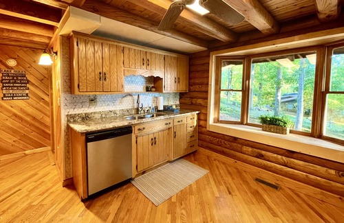 Lake Norman of Catawba Cabina | New Listing! Lakefront Cabin | Lake Norman | Sleeps 10 | Large Deck | Kayaks!