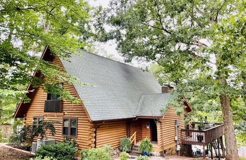 Lake Norman of Catawba Cabina | New Listing! Lakefront Cabin | Lake Norman | Sleeps 10 | Large Deck | Kayaks!