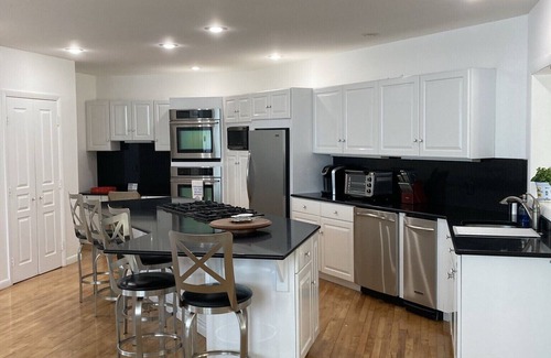 Waterford Casa | NEW LISTING! Luxury retreat on the Long Island Sound