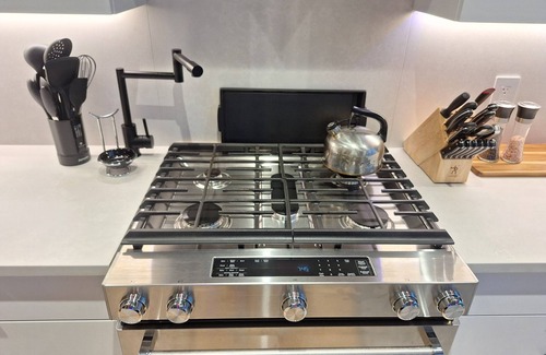 South Central Casa | NEW LISTING - Modern Luxury Townhome With Huge Rooftop Patio - Perfect Location!