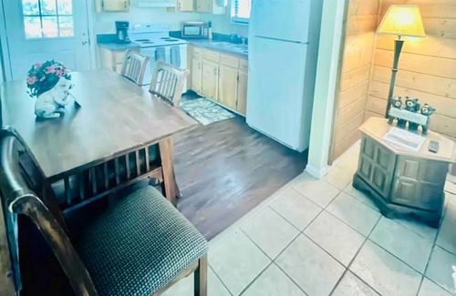 Kimberlin Heights Cabina | NEW LISTING!Mountain Cabin on 3acres w/HOT TUB CLOSE TO SEVIERVILLE PIGEON FORGE