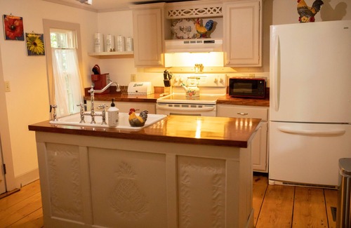 Tigerville Cabina | NEW Listing! Perfect Getaway secluded-historic cabin on 5 acres 30 mins to TIEC