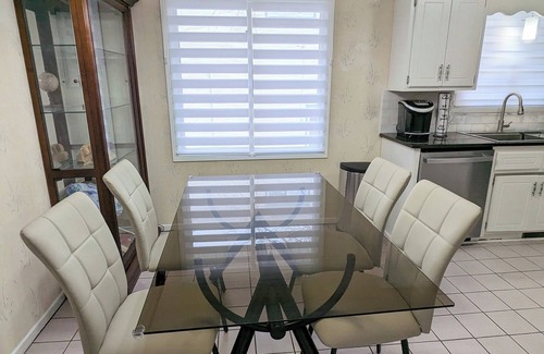 Northeast Minneapolis Casa | New Listing Promotion-Cozy&Spacious 4 BR/2BA house w/ Game Room in central Mpls