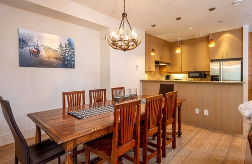 Nordic Estates Casa | NEW LISTING | Recently Updated | Ski-In/Out | Hot Tub | Garage | Managed by Aloha Whistler