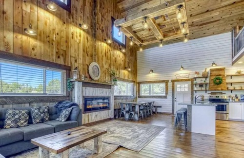 Zion National Park East Entrance Cabina | ✨New Listing✨ Red Rock Estate ~ 2 home combo🏡 Hot tubs💧 Near Zion Nat'l Park🏞