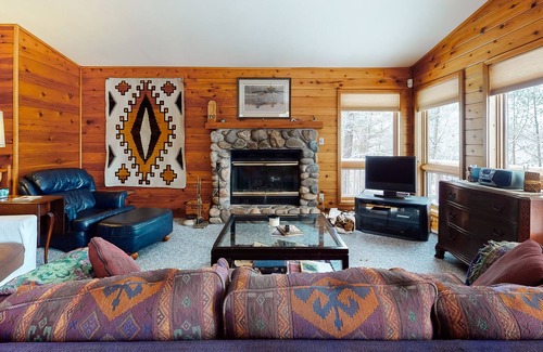 Lac du Flambeau Casa | New listing! Rustic retreat in the woods w/ wood-burning fireplace & large deck!