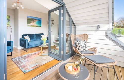 Torquay Apartamento | New Listing! South Devon Coastal Apartment with Sea Views & Parking