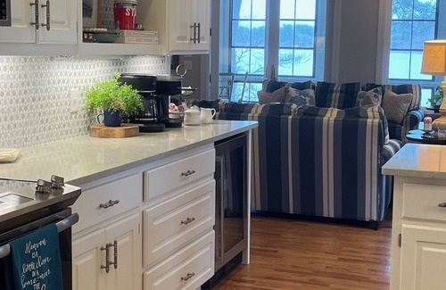 Lake Oconee Cabaña | New listing! Spacious Waterfront Cottage! Family Friendly Getaway!
