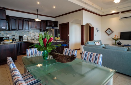 Punta Leona Apartamento | New listing! Stunning views. Fifth floor apartment