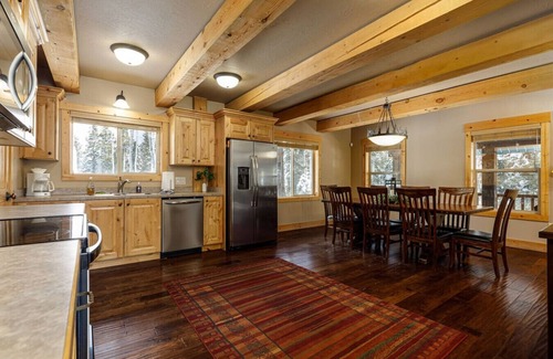 Duck Creek Village Cabina | New Listing! Moccasin Lodge